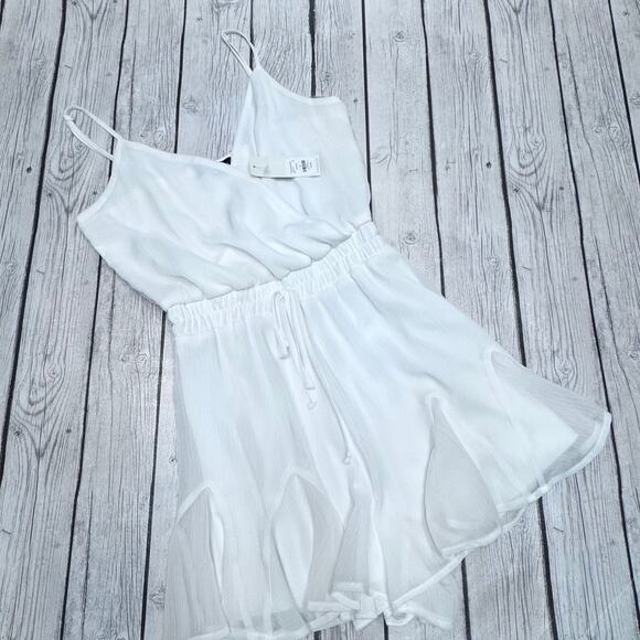 NWT Francesca's Women's White Playsuit-Romper Size Small - Picture 1 of 4